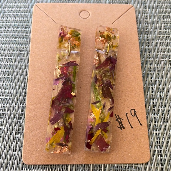 Pressed Flower Dangle Earrings - Picture 6 of 9